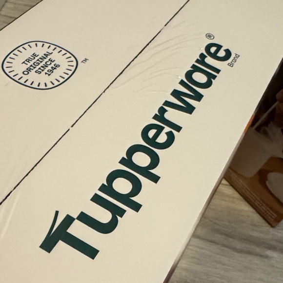 Tupperware XL Food Container with Tray & Lid. Bundle of 2. Brand New - Picture 9 of 14